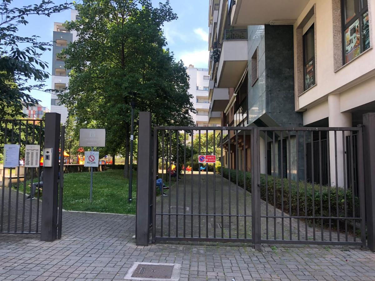 Appartamento Sulla Metro 3 Gialla Maciachini 米兰 外观 照片