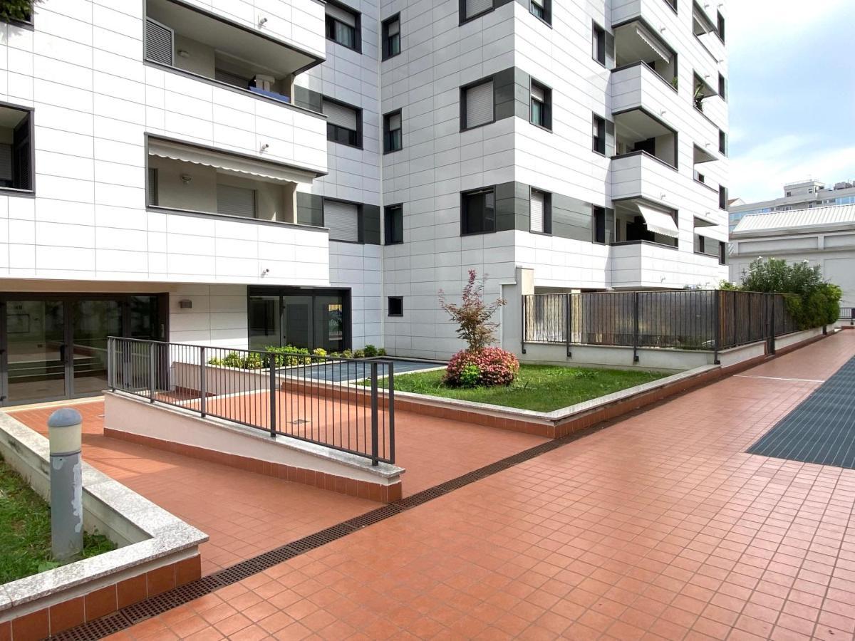 Appartamento Sulla Metro 3 Gialla Maciachini 米兰 外观 照片