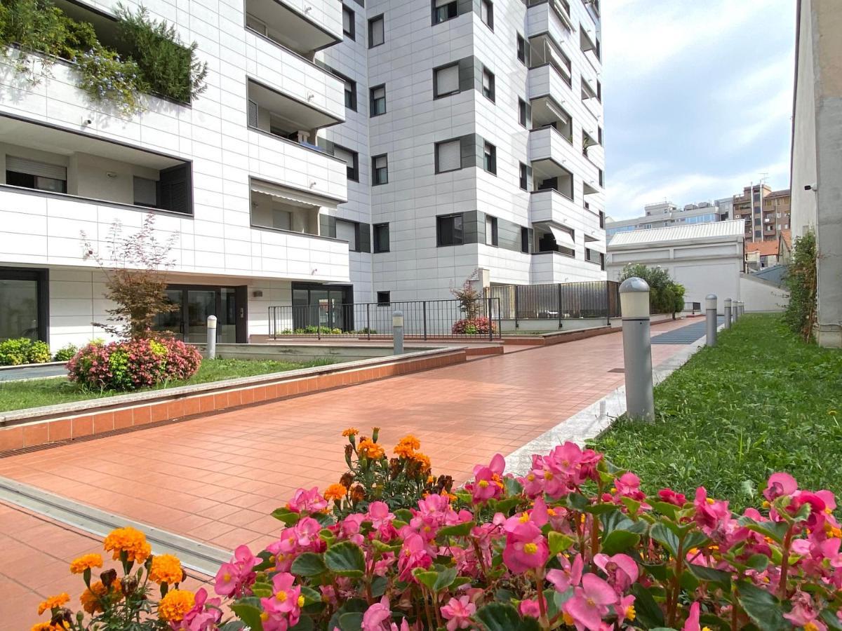 Appartamento Sulla Metro 3 Gialla Maciachini 米兰 外观 照片