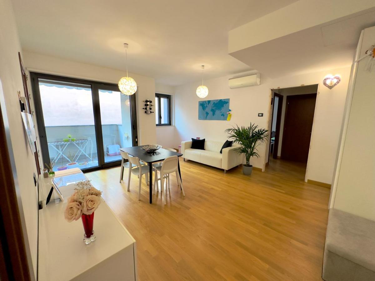 Appartamento Sulla Metro 3 Gialla Maciachini 米兰 外观 照片