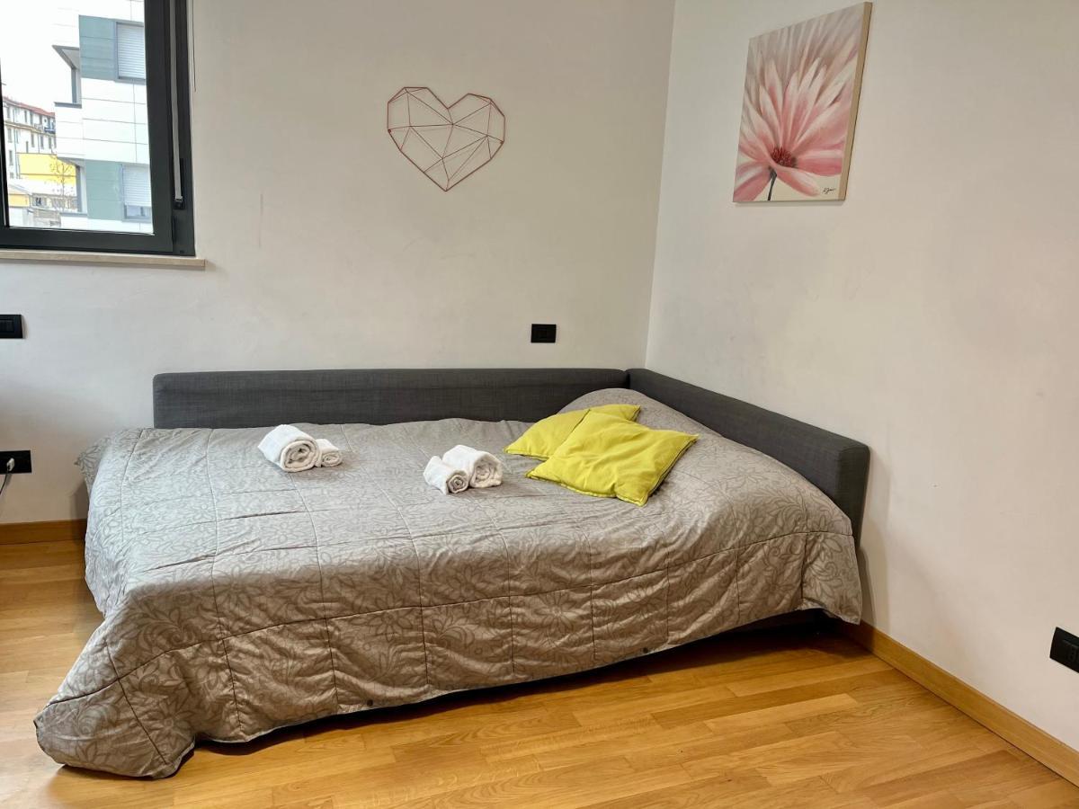 Appartamento Sulla Metro 3 Gialla Maciachini 米兰 外观 照片