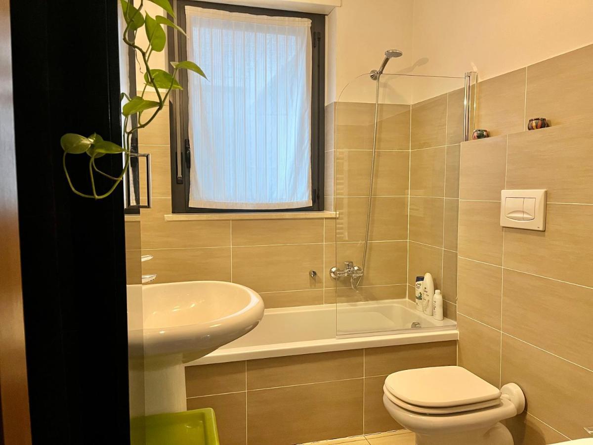 Appartamento Sulla Metro 3 Gialla Maciachini 米兰 外观 照片