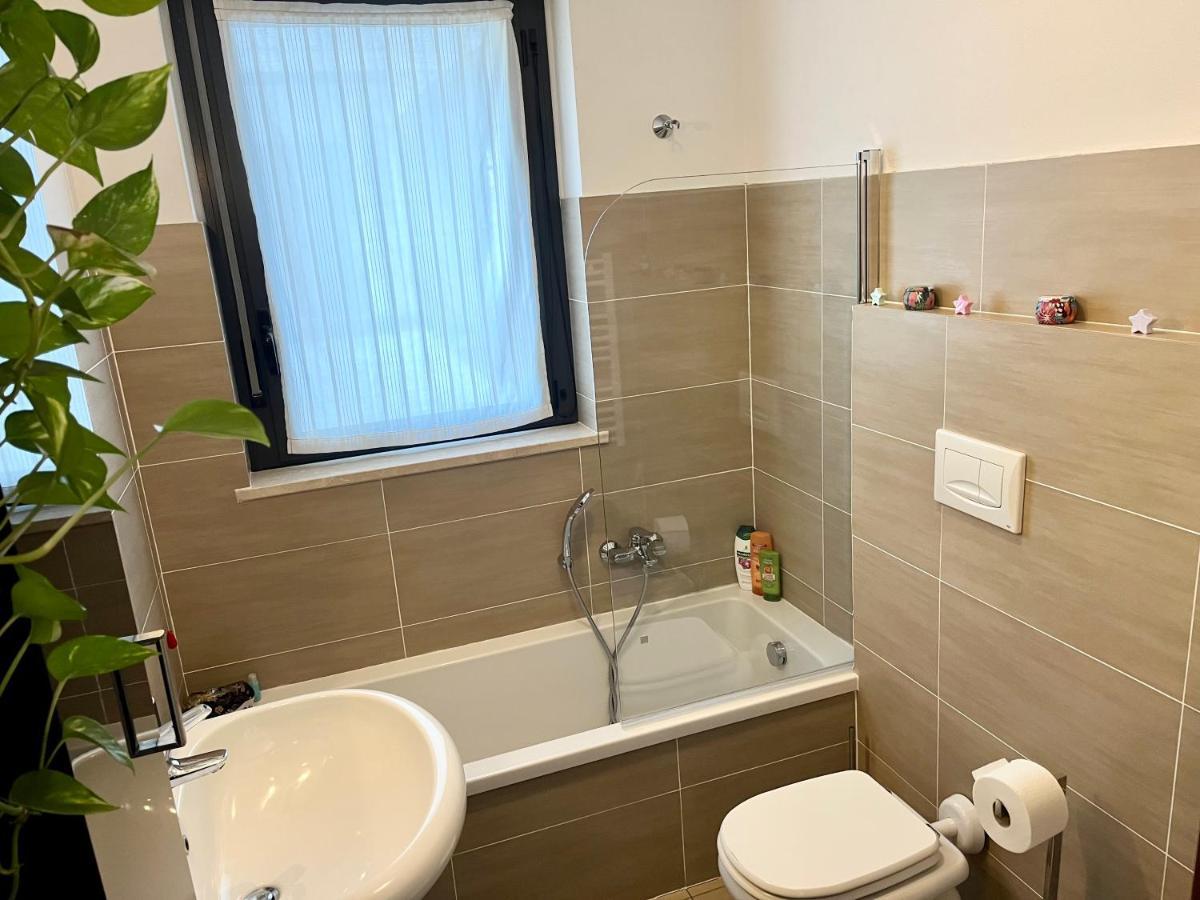 Appartamento Sulla Metro 3 Gialla Maciachini 米兰 外观 照片